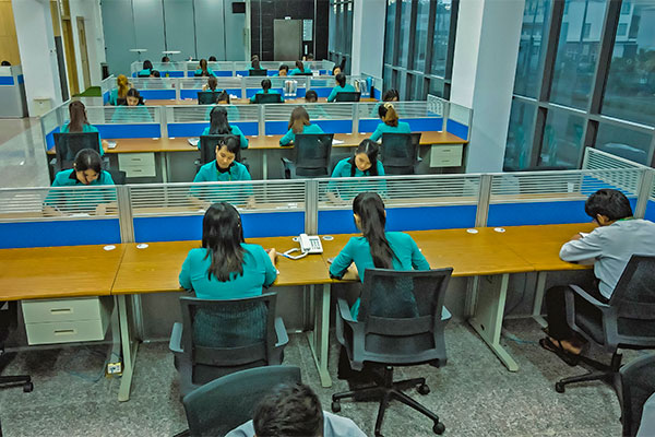 distribution-staff-03