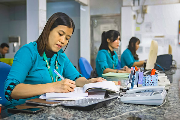 distribution-staff-04