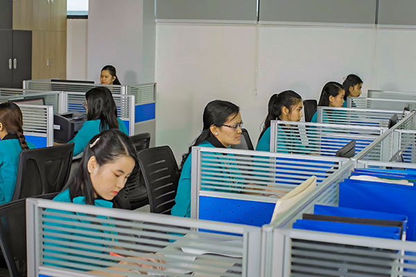 distribution-staff-06